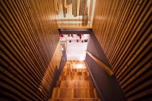 Rifiniture interne in legno showroom