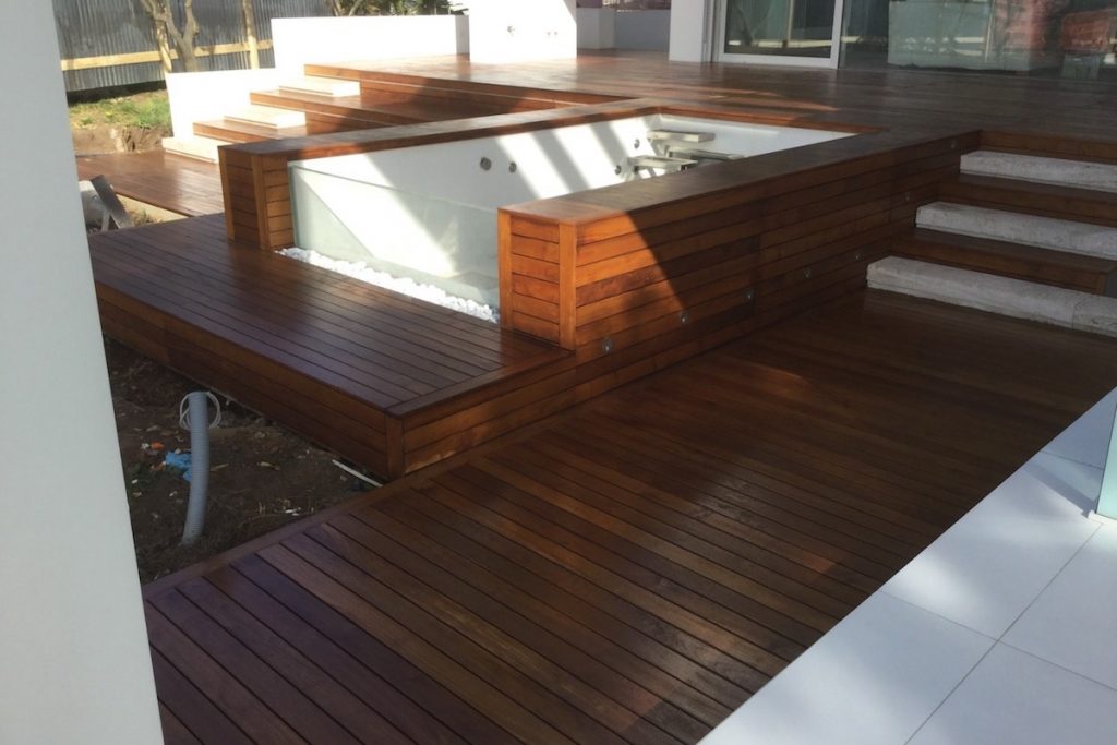 Piscina-rifinita in decking